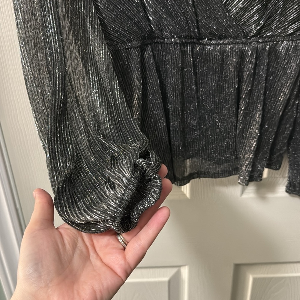 Beautiful black/silver top - Picture 3 of 5